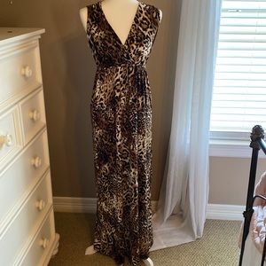 Gorgeous maxi dress!
